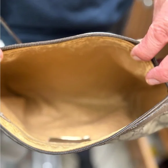 Gucci Tan and Brown GG Crossbody Bag - Picture 4 of 11